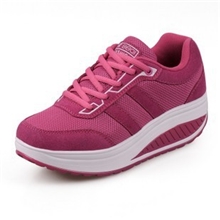 供应2013秋冬新品瘦身摇摇鞋运动女鞋真皮松糕鞋增高鞋2212