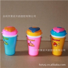 工厂批发供应双层保温环保儿童吸水杯塑料杯子新款吸管杯子