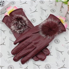 女士冬季保暖手套兔毛球可爱PU手套加绒超舒适手套批发