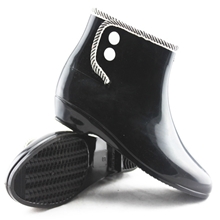 供应批发时尚PVC扣子鞋女士低筒雨鞋雨靴时装水鞋套鞋（一件代发