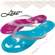 2013欧美夏季夹趾平底镶水钻糖果色果冻水晶沙滩鞋时尚女人字拖