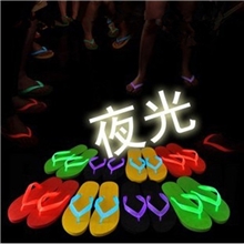 时尚韩国新款H&M夜光荧光变色果冻双色带情侣款沙滩人字拖鞋批发