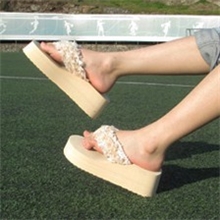 厂价直销韩版大花朵人字拖鞋夏女夹脚坡跟厚底高跟沙滩凉拖鞋