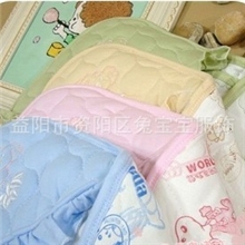 批发供应憨豆龙绣花方抱被婴儿纯棉抱毯婴儿装批发憨豆龙套装