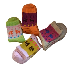 厂家批发涤棉运动袜子批发地摊袜子批发秋冬库存中筒卡通女运动袜