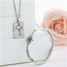 厂家直销冲上云霄2同款手镯心锁手镯陈法拉手镯流行饰品金色