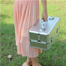 厂家直销现货手提式大号两层密码专业化妆工具美容铝箱银色