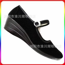 新款舞蹈鞋批发老北京聚胺脂底跛跟礼议平绒软底鞋搭扣时尚妈妈鞋