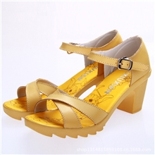 女士凉鞋真皮牛皮粗跟凉鞋整组批发实体网店批发高跟凉鞋货到付款