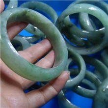 天然缅甸翡翠手镯a货清仓满绿苹果绿缅甸翡翠手镯批发送证书