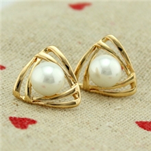饰品批发热卖韩版小巧三角形珍珠耳钉厂家直供批发珍珠耳饰
