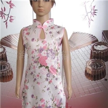 供应仿真丝圆孔儿童旗袍（白花）B602